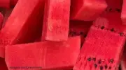 تأثير تناول البطيخ يوميًا في الصيف على صحة الجسم