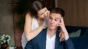 هل الغيرة دليل حب؟ خبراء يوضحون الفرق بين الحب والتملك