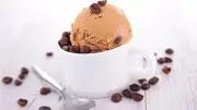 طريقة عمل آيس كريم القهوة في المنزل بمكونات بسيطة