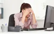 لماذا تشعر المرأة بالتعب والإرهاق في الصباح؟ أسباب وحلول