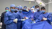 فريق طبي بمستشفى سوهاج الجامعي ينقذ شابا اخترق سيخ حديدي صدره