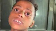 طفل يروي معاناته بعد طرد والدته له للشارع لزواجها