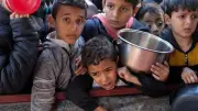 بريطانيا ودول تصف الوضع بغزة بالكارثي وتطالب بإدخال المساعدات