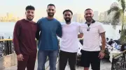 حسين الشحات يجتمع مع نجوم الأهلي السابقين في مطعم على النيل