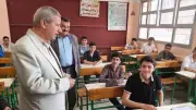 وكيل تعليم الشرقية يتابع امتحانات الإعدادية ويؤكد انتظامها