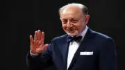 نجوم الفن ينعون عبدالعزيز مخيون: اسمه سيبقى حاضراً في تاريخ الفن العربي