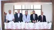محافظ دمياط يشرف على توزيع لحوم الأضاحي على عمال النظافة