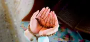 هل يشترط الحجاب عند قراءة الأذكار؟ أمين الإفتاء يوضح الحكم