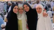 دنيا سامي ورحمة أحمد تؤديان العمرة معًا في مشهد روحاني أمام الحرم