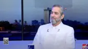 زوجة أحمد عبدالعزيز تنفي تدهور حالته الصحية بعد جراحة الأحبال الصوتية