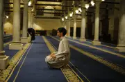 حكم صلاة ركعتين قبل المغرب وهل الاختلاف جائز؟ دار الإفتاء تجيب