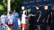 طفل مصري من كندا يحمل كرة مباراة مصر ونيوزيلندا في فانكوفر