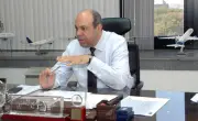 وزير الطيران يوجه بالتحقيق في حادث طائرة التدريب ويؤكد لا تهاون مع أي تقصير