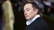 إيلون ماسك يدخل التاريخ كأول تريليونير في العالم بفضل طرح سبيس إكس