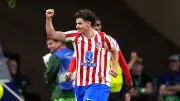 رئيس أتلتيكو يهاجم برشلونة: لا يحترمنا ويكذب على جماهيره