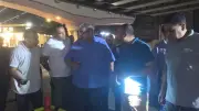 رئيس الصرف الصحي يتفقد موقع الهبوط الأرضي بشارع مصطفى النحاس