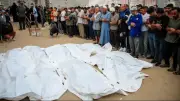 استشهاد طفل وسيدة بغزة وخيام ملتهبة وأمراض ومستوطنون يحرقون حقول قمح