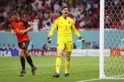كورتوا يطلب قميص مرموش ويحتضن مصطفى شوبير قبل مباراة مصر وبلجيكا