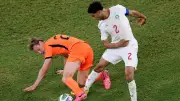 دي يونج في مرمى النيران بعد خسارة هولندا أمام المغرب
