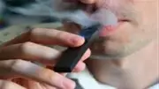 مخاطر السجائر الإلكترونية: هل «الفيب» وسيلة للإقلاع عن التدخين؟