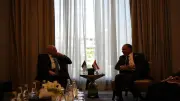 وزير الخارجية يلتقي نظيره الجزائري في عمان لبحث العلاقات وقضايا المنطقة