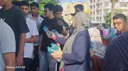 بالورود والشيكولاتة.. استقبال طلاب الثانوية بالفيوم في أول أيام الامتحانات