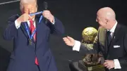 فيفا يوافق على طلب ترامب لتسليم كأس العالم 2026 بنفسه