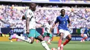 فرنسا تحتفل برقم مبابي القياسي بقميص يحمل 58 بعد الفوز على السنغال
