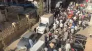 تشييع جثمان أم وطفليها في حادث تصادم بالمنوفية.. والأب مصدوم