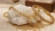 تراجع أسعار الذهب عيار 18 اليوم.. هل حان وقت الشراء أم البيع؟