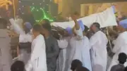 عريس يدخل حفل زفافه محمولاً على نقالة مستشفى في قنا وسط دهشة الحضور