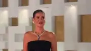 هنا شيحة تتألق بإطلالة لافتة بالأسود والأبيض في أحدث صورها على إنستجرام