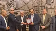 خالد البلشي يرحب بزاهي حواس في نقابة الصحفيين ويناقش استرداد الآثار