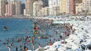 انخفاض نسب الإشغال واستقرار البحر في شواطئ الإسكندرية الثلاثاء