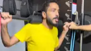 محمود كهربا يستعرض قوته بتمارين رياضية داخل الجيم ويثير إعجاب متابعيه