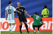 مارشينياك يدير لقاء مصر وإيران حكم نهائي مونديال 2022