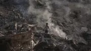 شهيد ومصابون في غارة إسرائيلية على مخيم النصيرات وسط غزة