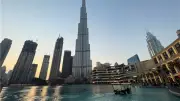 حريق هائل في الطوابق العليا من أبراج الإمارات المالية في دبي