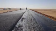وزير النقل يوجه برصف 25 كم بالصحراوي الغربي استجابة لمطالب محافظ أسوان والأهالي