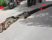فزع وشقوق كبيرة في الأرض: أبرز اللقطات من آثار زلزال إندونيسيا المدمر