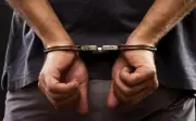 القبض على طالب حطم زجاج سيارة ملاكي ولاذ بالفرار في المنيا