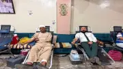 قس وشيخ أزهري يتبرعان بالدم في قنا دعماً للمرضى في رسالة وحدة وطنية