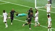 قطر بـ10 لاعبين تتأخر 0-3 أمام كندا في شوط أول مثير بكأس العالم 2026