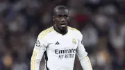 ريال مدريد يدرس فسخ عقد ميندي بعد تراجع مستواه وكثرة إصاباته