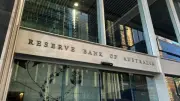 المركزي الأسترالي يثبت سعر الفائدة ويحذر من استمرار التضخم