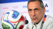 اتجاه لإقالة دونيس وتعيين جيسوس مدربًا للمنتخب السعودي