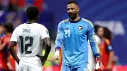 الفيصل يوبخ لاعبي السعودية بعد خسارة رباعية أمام إسبانيا في كأس العالم