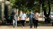 طلاب الثانوية العامة بالغربية يراجعون دروسهم أمام اللجان قبل الامتحان