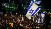 مستوطنون يحرقون أراضٍ ومركبات في قلقيلية ويهاجمون قرية غرب رام الله