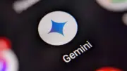 جدل تقني واسع حول اعتماد أبل على خوارزميات جوجل لتطوير مساعد Siri AI